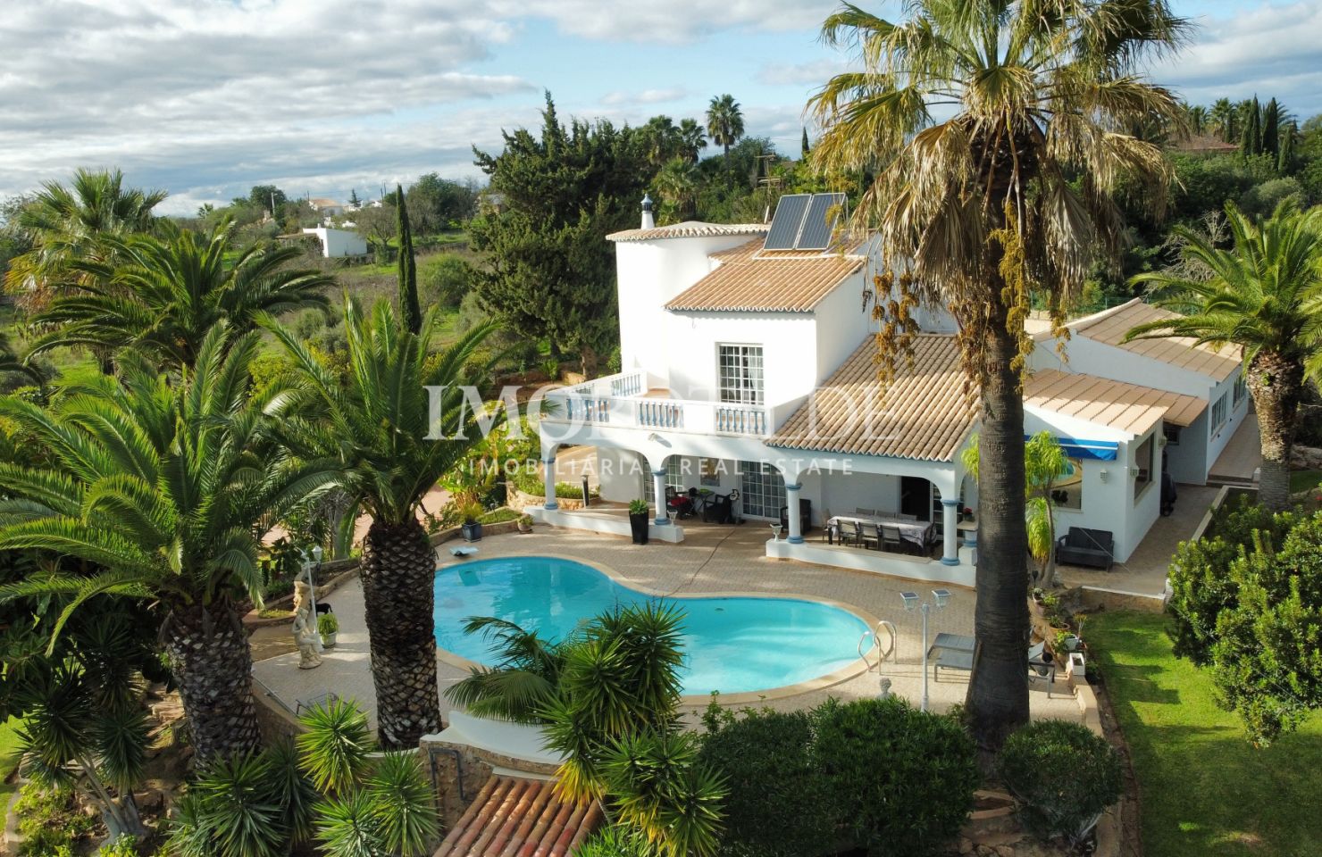 BOLIQUEIME : Nice property of 5.347 m2 with large villa